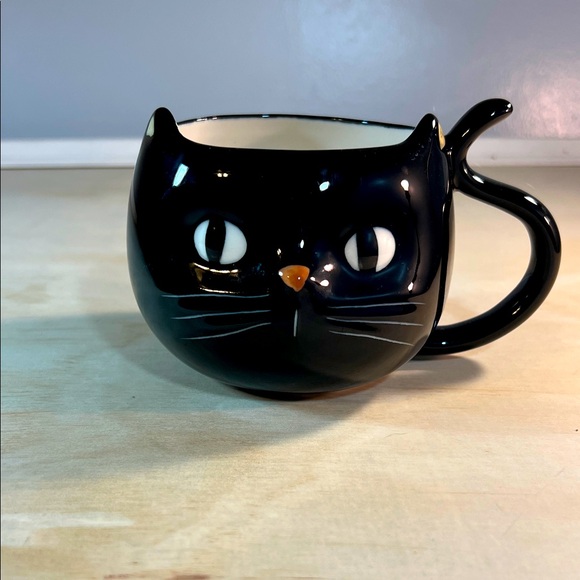 Hyde & EEK! Other - Black cat face mug, festive